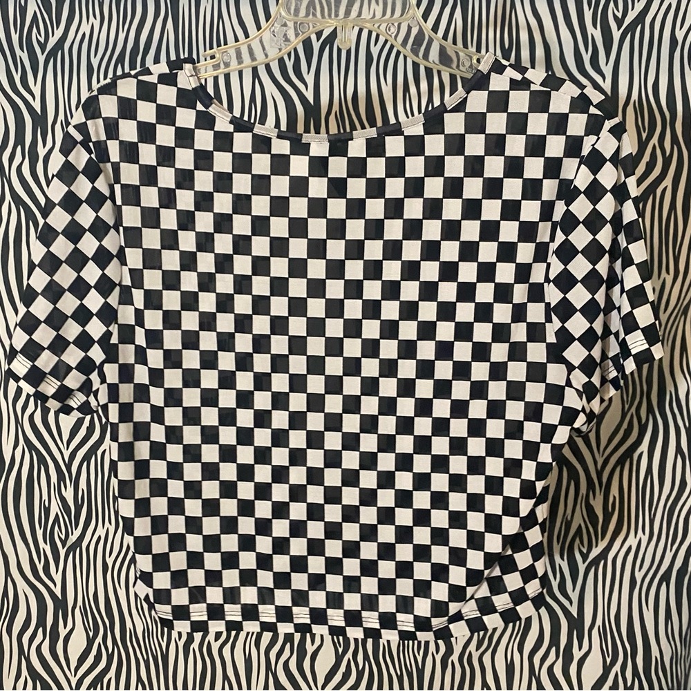 H & M Divided • Large • Black & White Checkered Short Sleeve Shirt
